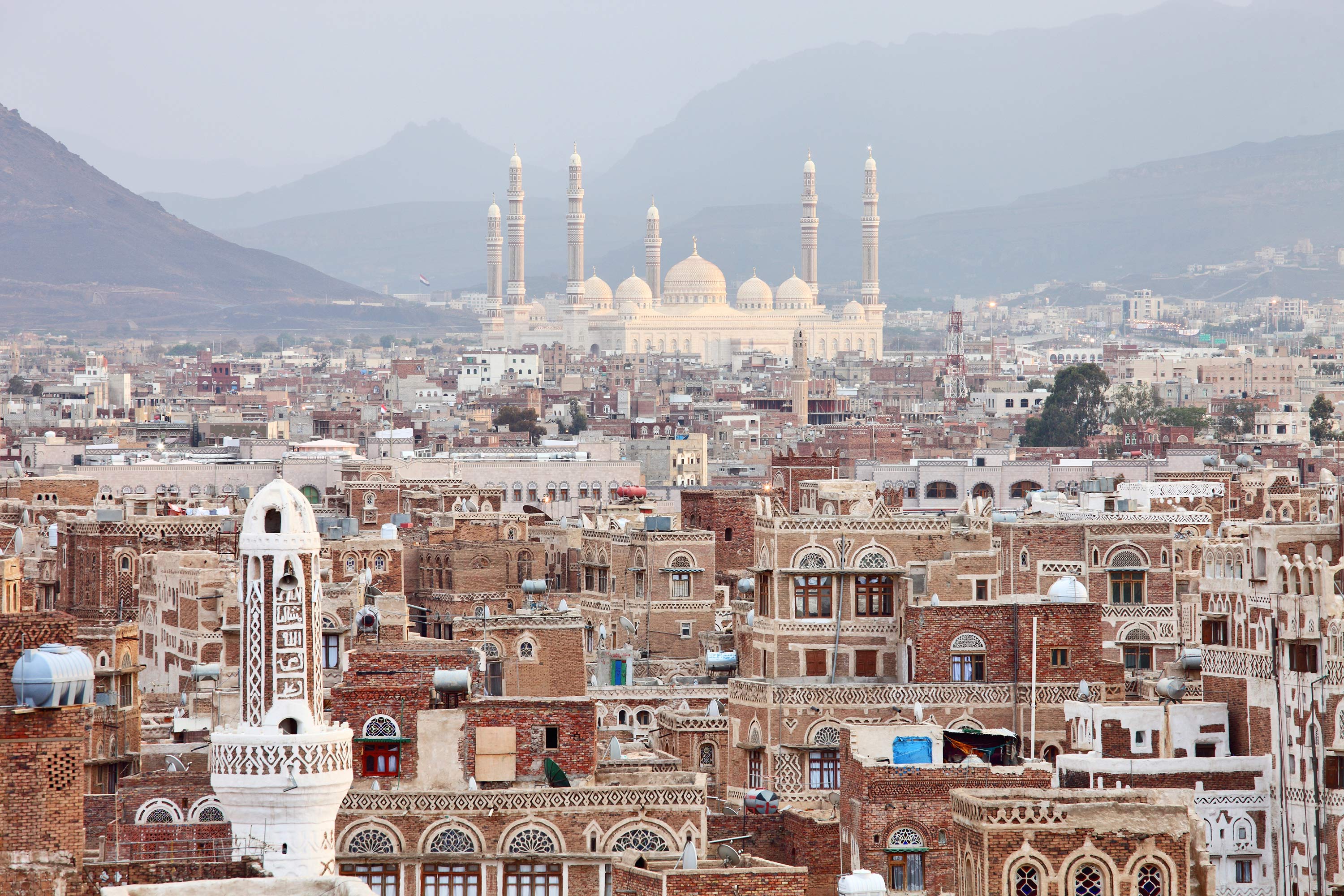 Город сана страна. Sanaa Йемен. Мечеть Талха Йемен. Сана Йемен фото города. Мечеть Аль-Салех.